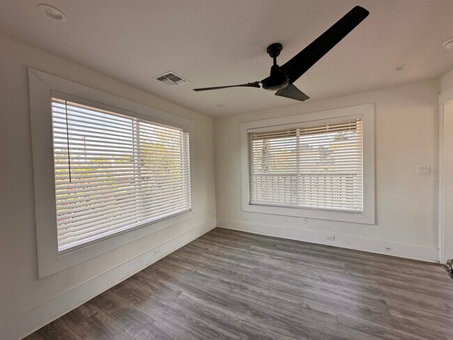 Building Photo - 117 W 2nd St