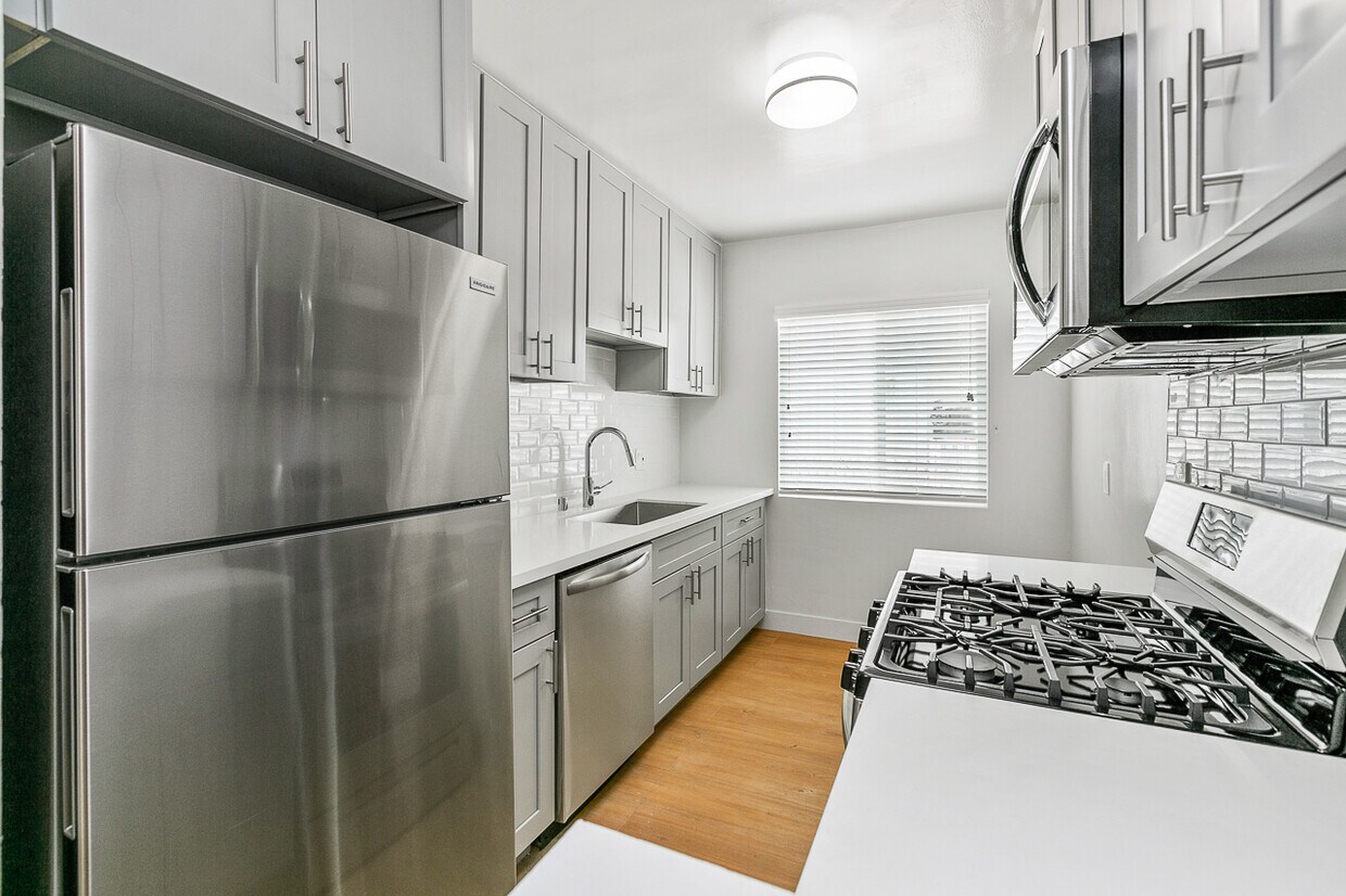 Foto principal - 1911 S Palm Grove Ave