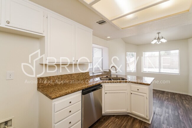Foto del edificio - 1122 Caitlin Avenue