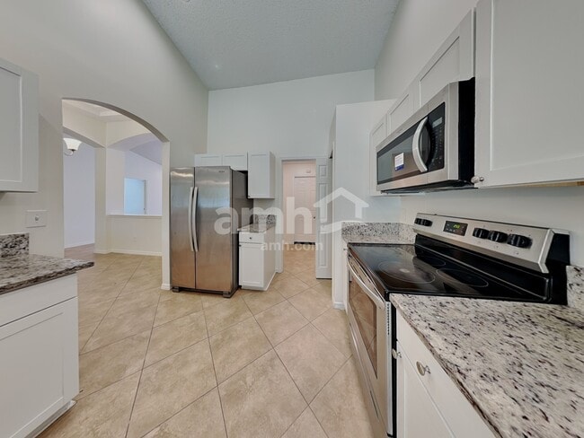 Building Photo - 2063 Forest Gate Dr W
