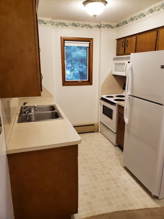 Building Photo - 438 Dakota St S