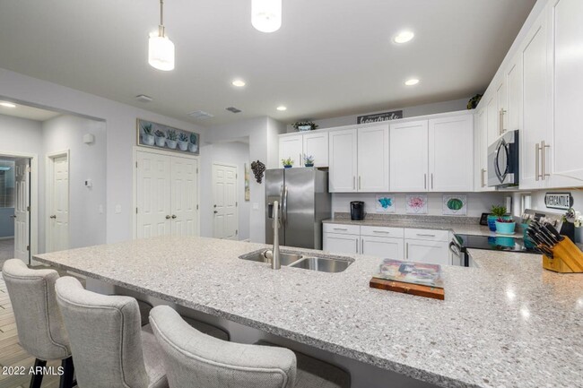 Building Photo - Gorgeous single level 4-bedroom, 3-bathroom home nestled in an upscale gated community in Peoria