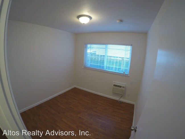 Building Photo - 2431 Foxdale Dr