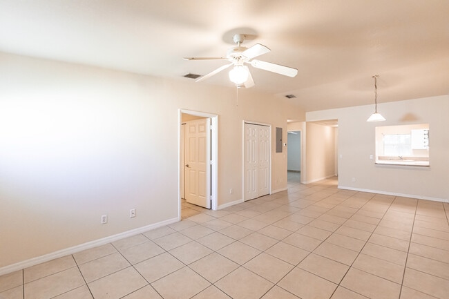 Building Photo - 1321 SE 8th Ave