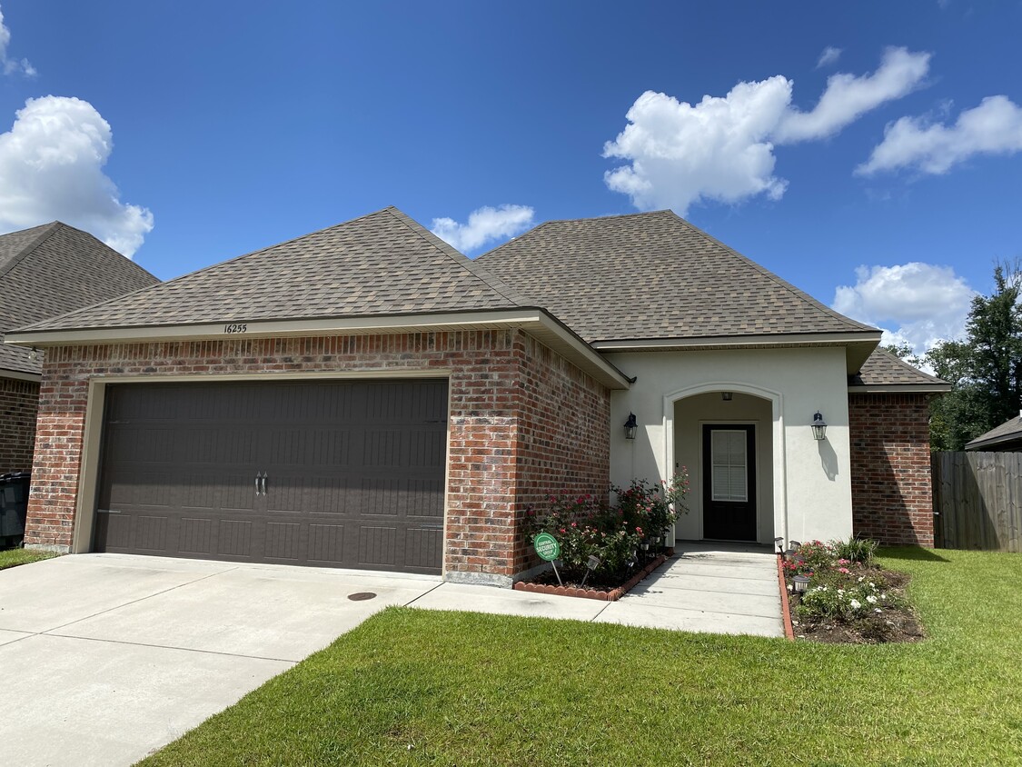 Foto principal - 16255 White Rose Dr