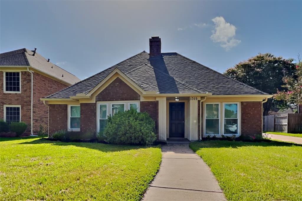 Foto principal - 1315 Forest Hollow Dr