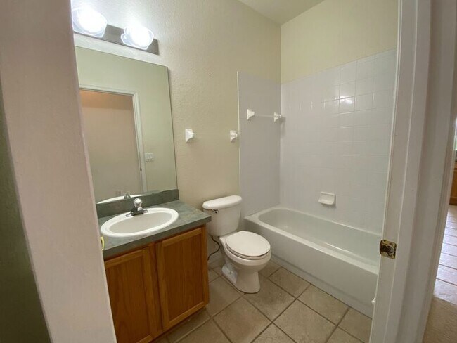 Building Photo - 485 Windsor Pl