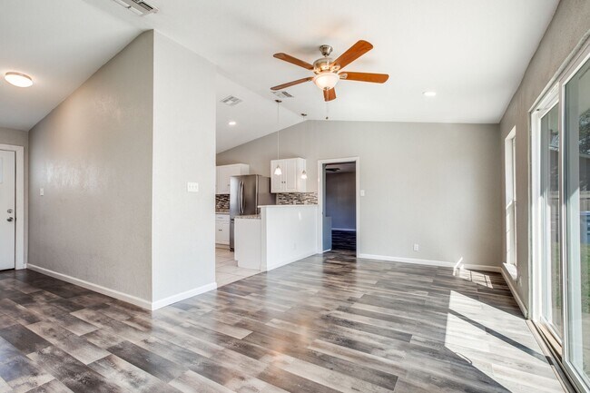 Foto del edificio - 3 Bedroom 2 Bath Lakeside Subdivision