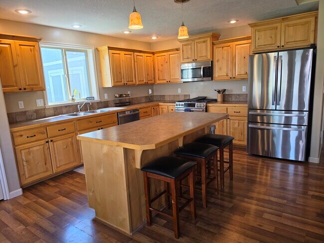 Foto del edificio - 1715 S Watersilk Pl