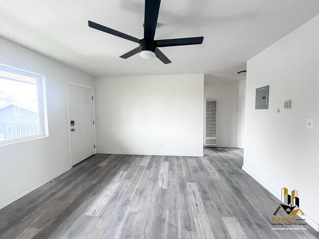 Building Photo - 1507 Nogales St