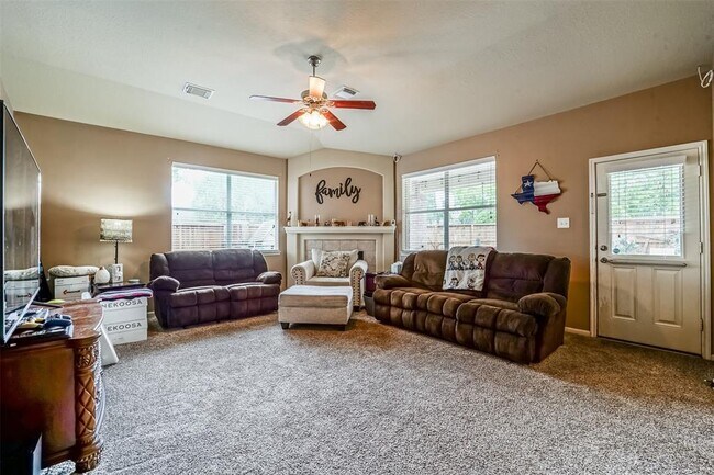 Foto del edificio - 387 Henderson Ln
