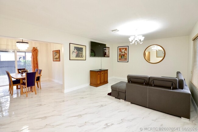 Foto del edificio - 842 NE 154th St