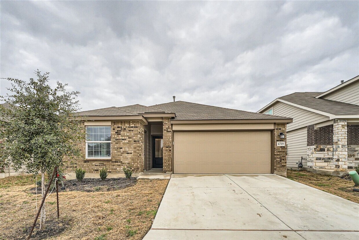 Foto principal - 3 bedrooms with 3.5 bathrooms! BONUS ROOM ...