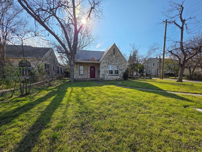 Building Photo - 3901 Red River St