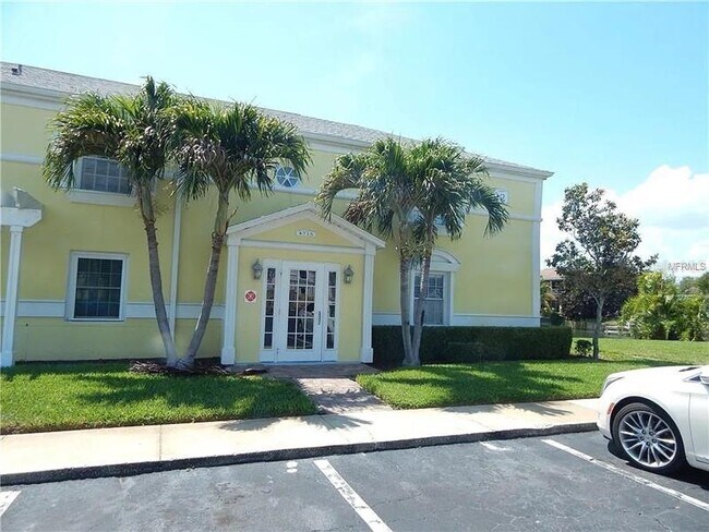 Foto del edificio - 4715 Coquina Key Dr SE