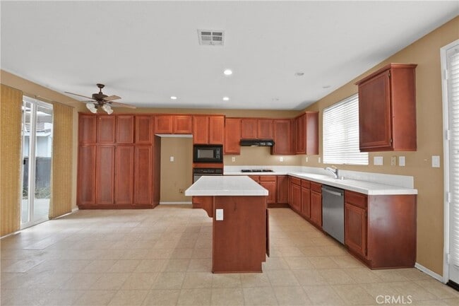Building Photo - 12209 Saxon Dr