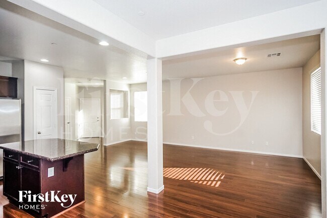 Foto del edificio - 121 Country River Ave