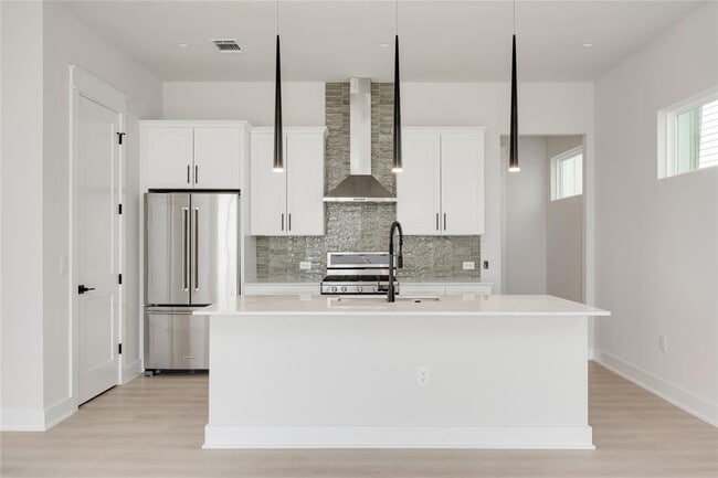 Building Photo - 2725 Bristol Dr