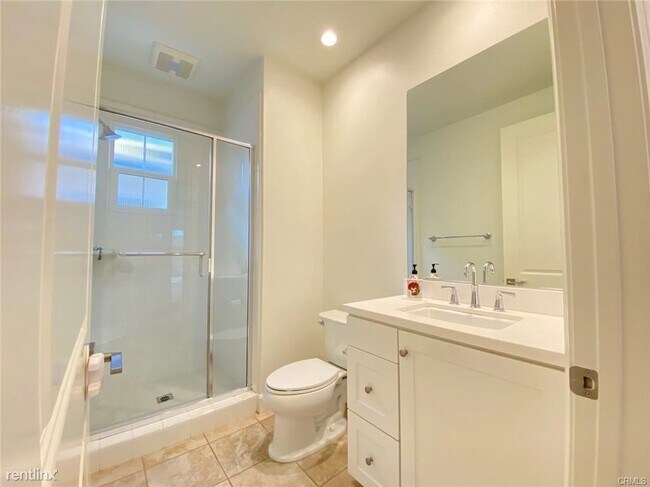 Building Photo - 4 br, 3 bath Condo - 68 Meander