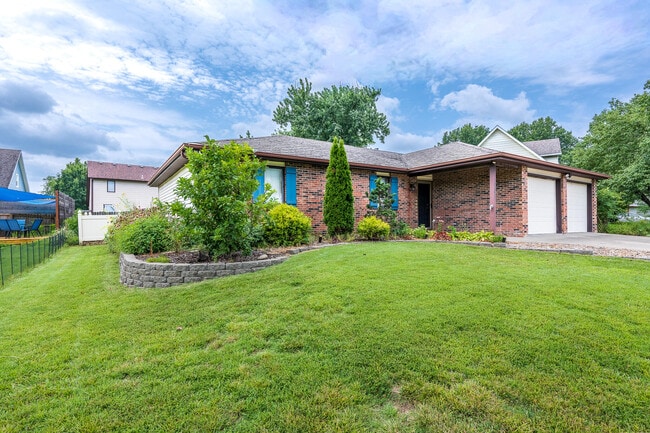 Building Photo - 2301 Winchester Dr