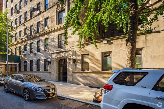 Building Photo - Walter Arms Apartments