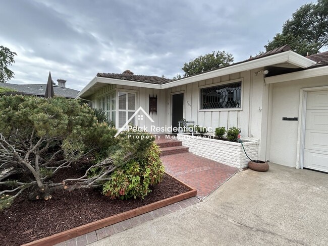 Building Photo - Charming 3 bedroom 2 bathroom House!