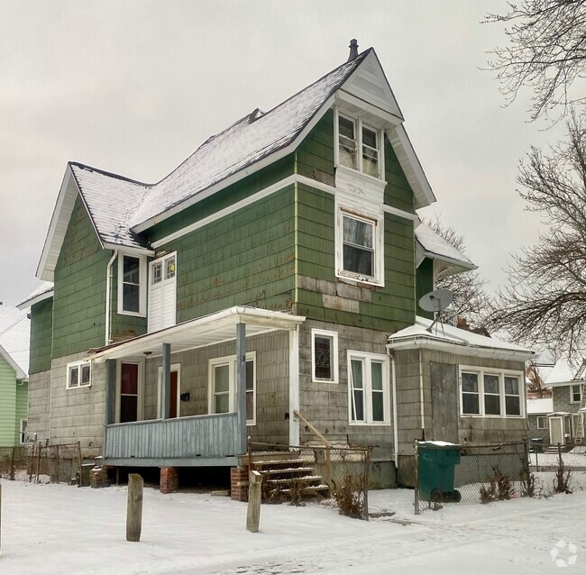 Building Photo - 92 Ambrose St