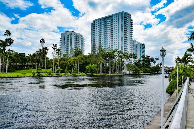 Foto del edificio - 1740 NW N River Dr