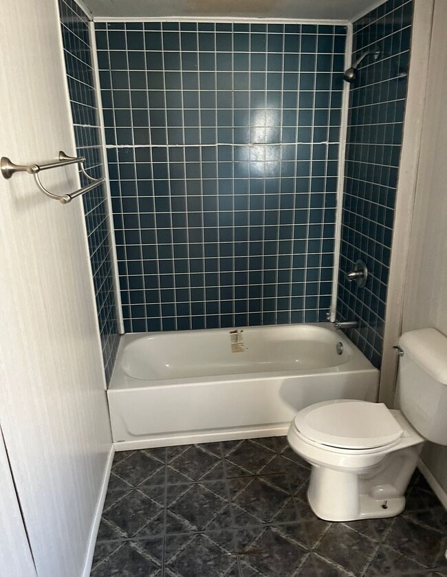 Building Photo - Now Available!! Fixer Upper! - $390 Month / $500 Down