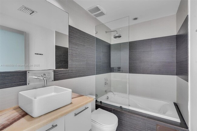 Foto del edificio - 229 8th St