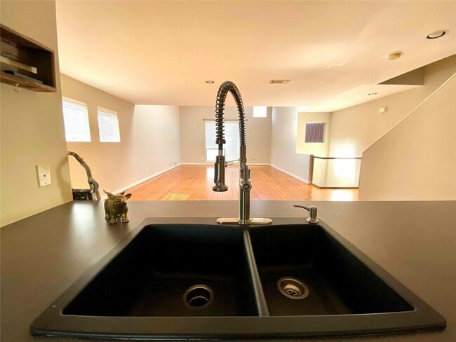 Foto del edificio - 823 Robin St