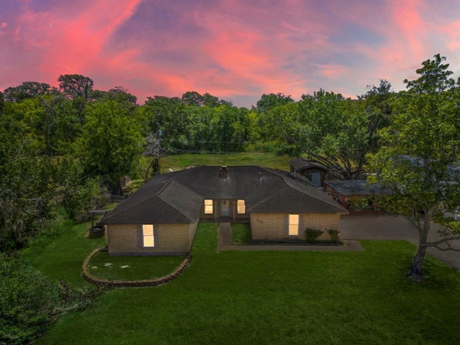 Building Photo - 118 E Tamarind St