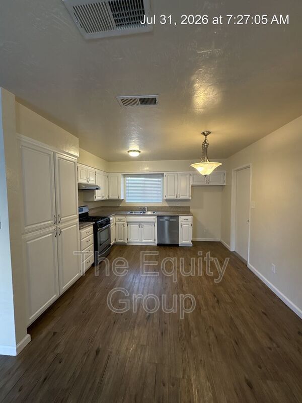 Foto del edificio - 547 E Tulare Ave