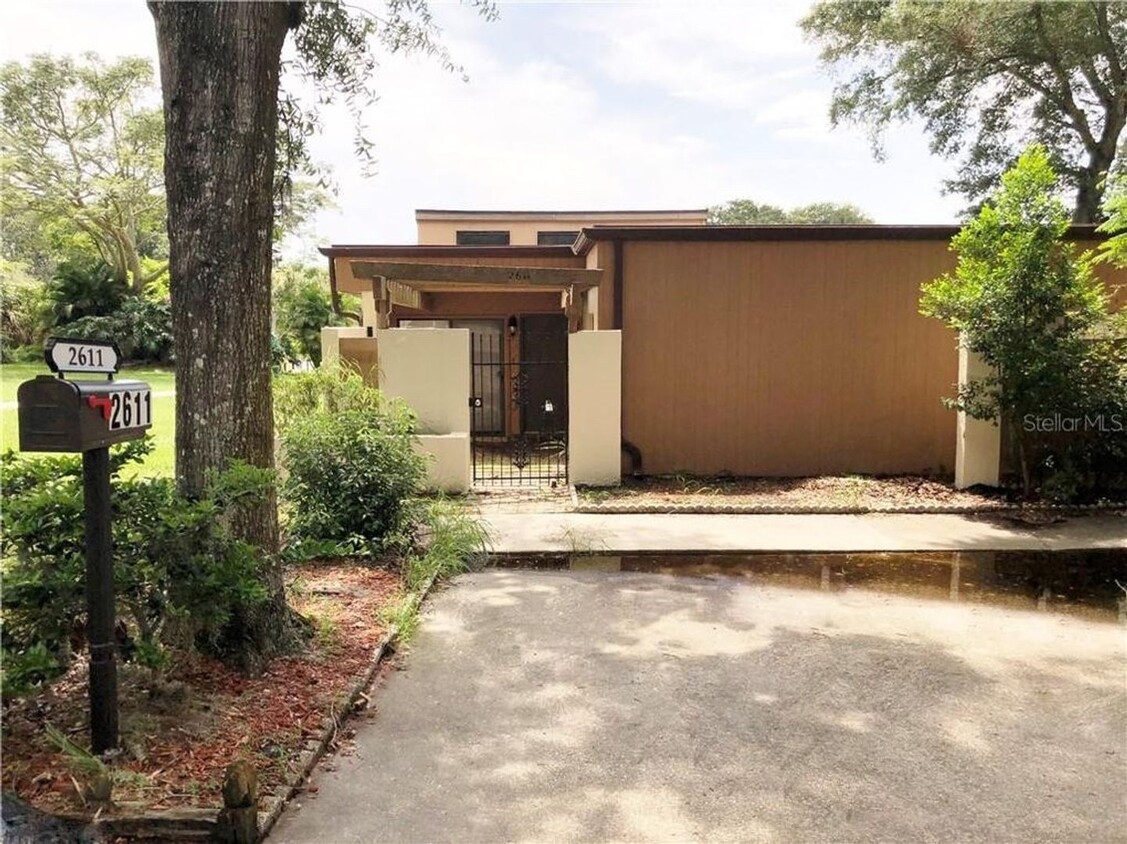 Foto principal - 3 bed 2 bath Townhouse in Winter Park!