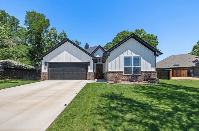 Building Photo - 1418 Cheyenne Trl