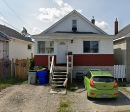 Building Photo - 187 Maple St N