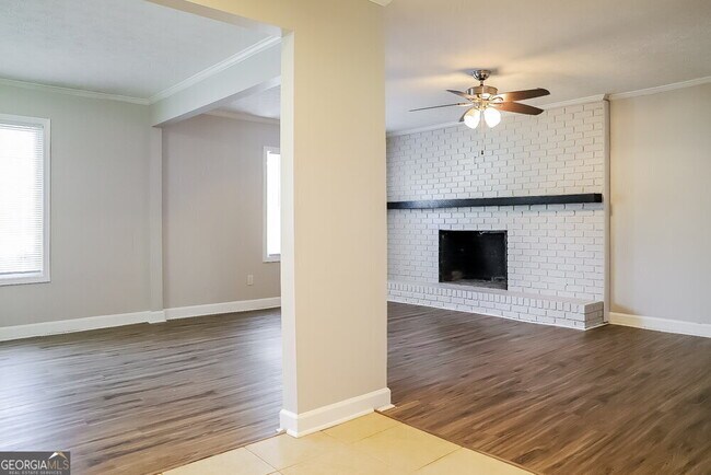 Building Photo - 302 Wren Cir