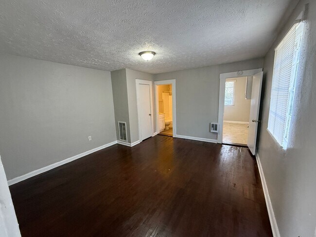 Foto del edificio - *AVAILABLE NOW - Total Electric* 1 Bedroom / 1 Bathroom Duplex for Rent in Midtown Columbus, GA***