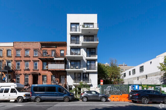 Foto del edificio - 956 Bedford Ave