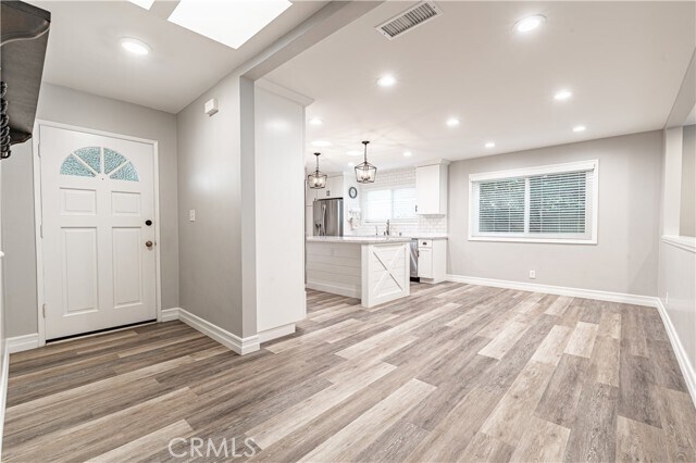 Foto del edificio - 4580 Hazelnut Ave