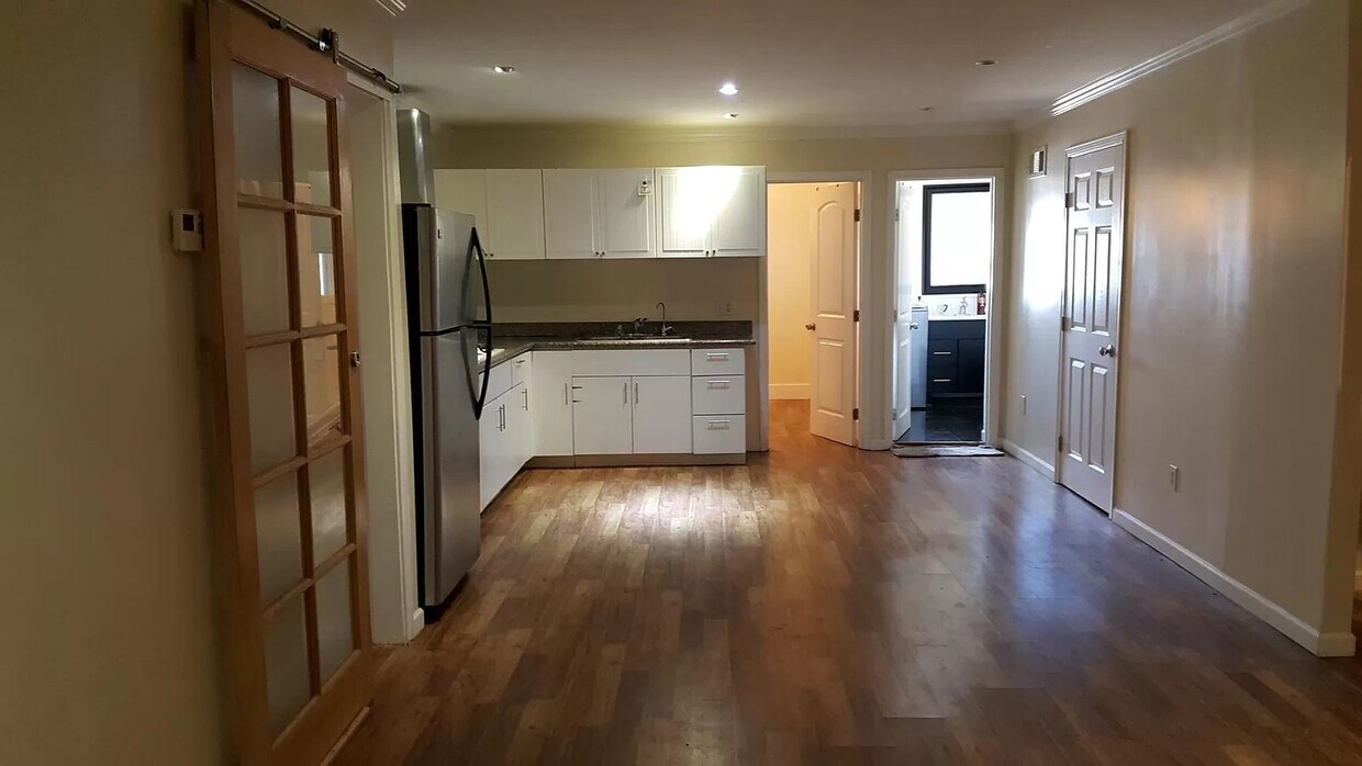 Primary Photo - 414 E 12th St