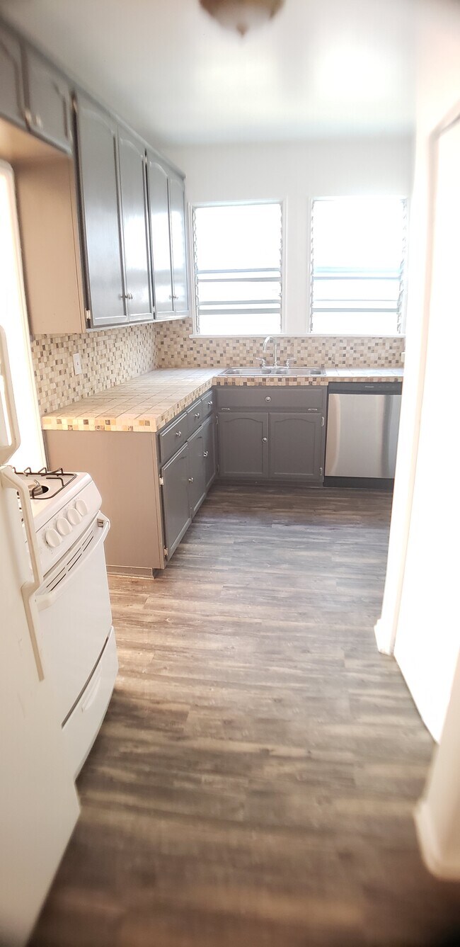 Kitchen - 351 N Genesee Ave