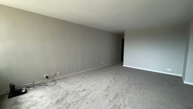 Building Photo - 3950 N Lake Shore Dr