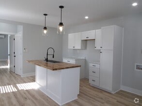 Building Photo - 406 S Kerr Ave