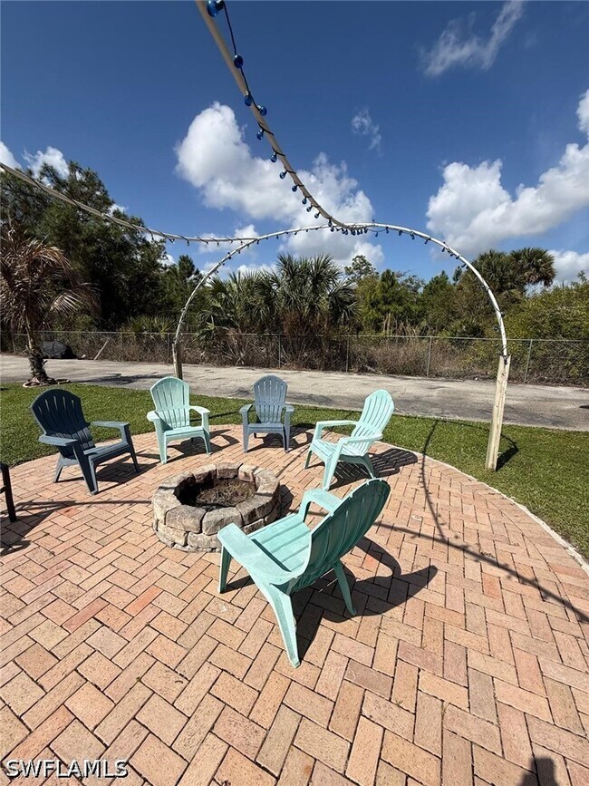 Foto del edificio - 3220 29th Ave NE