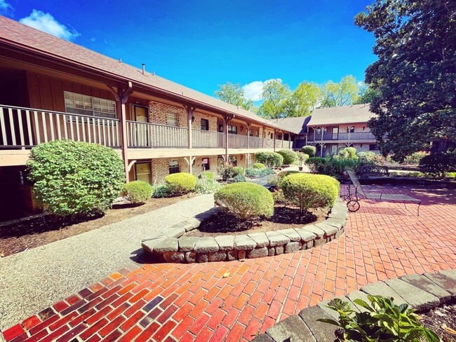 Building Photo - 221 N Clifton Ave