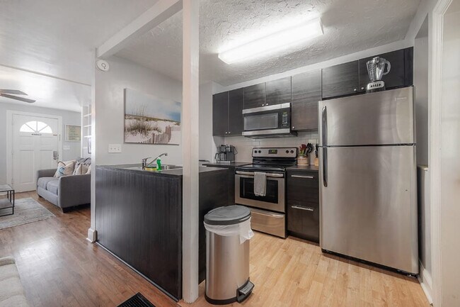 Foto del edificio - 617 Swann Dr