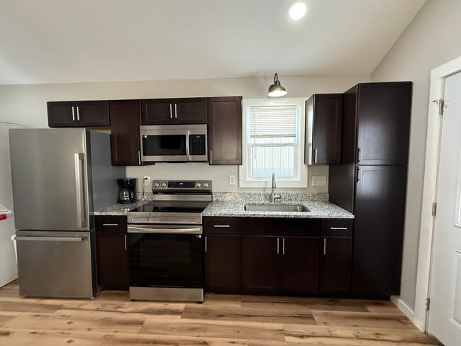 Building Photo - 325 Herriman St