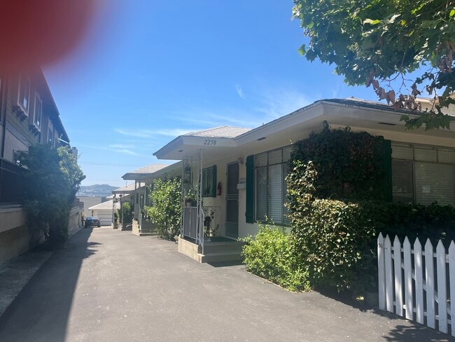 Building Photo - 2258 1/2 Del Mar Rd