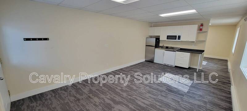 Primary Photo - 3947 E Calvary Rd